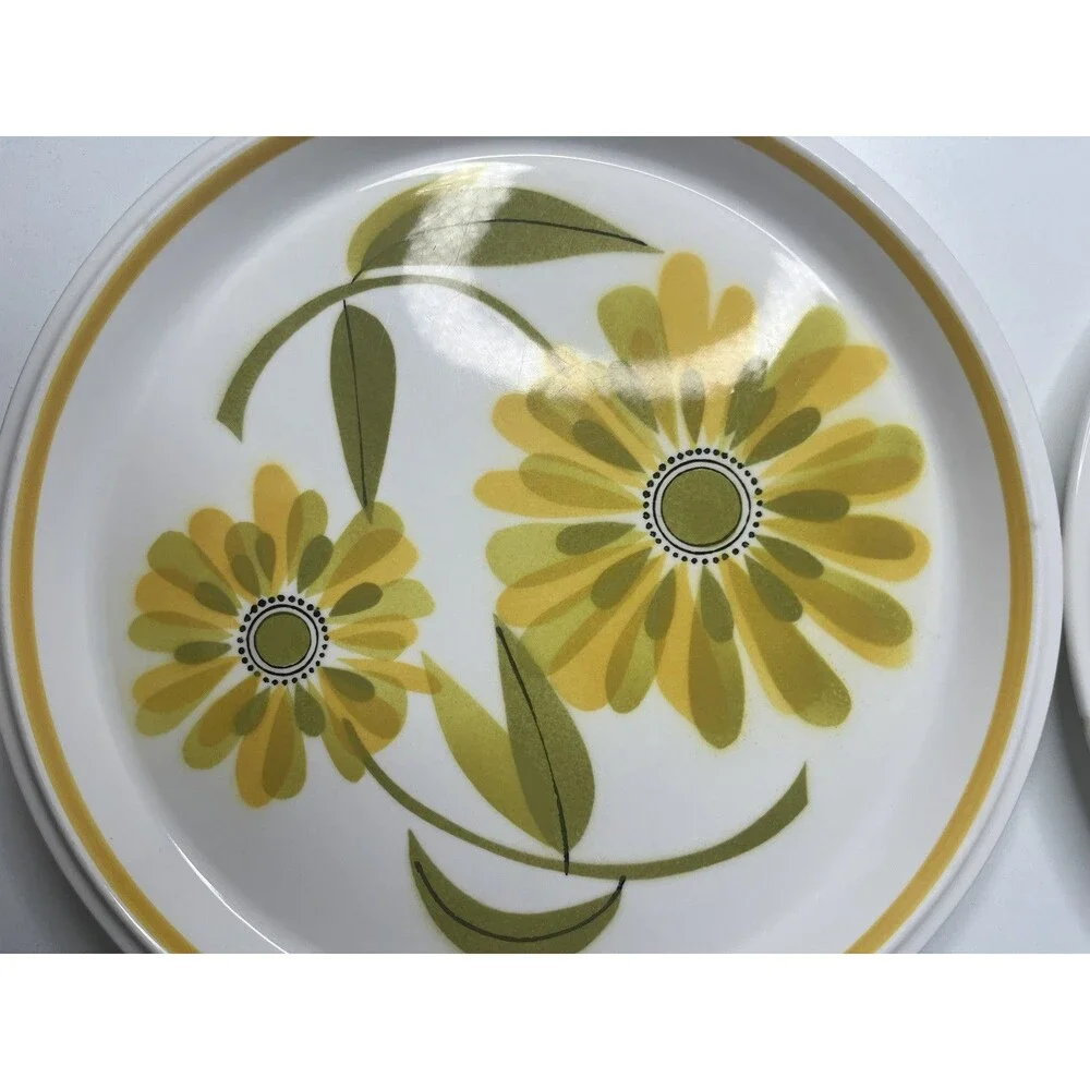 Mikasa Light n Lively Happy Set Of 4 Dinner Plates 70’s Flower Floral BIN2